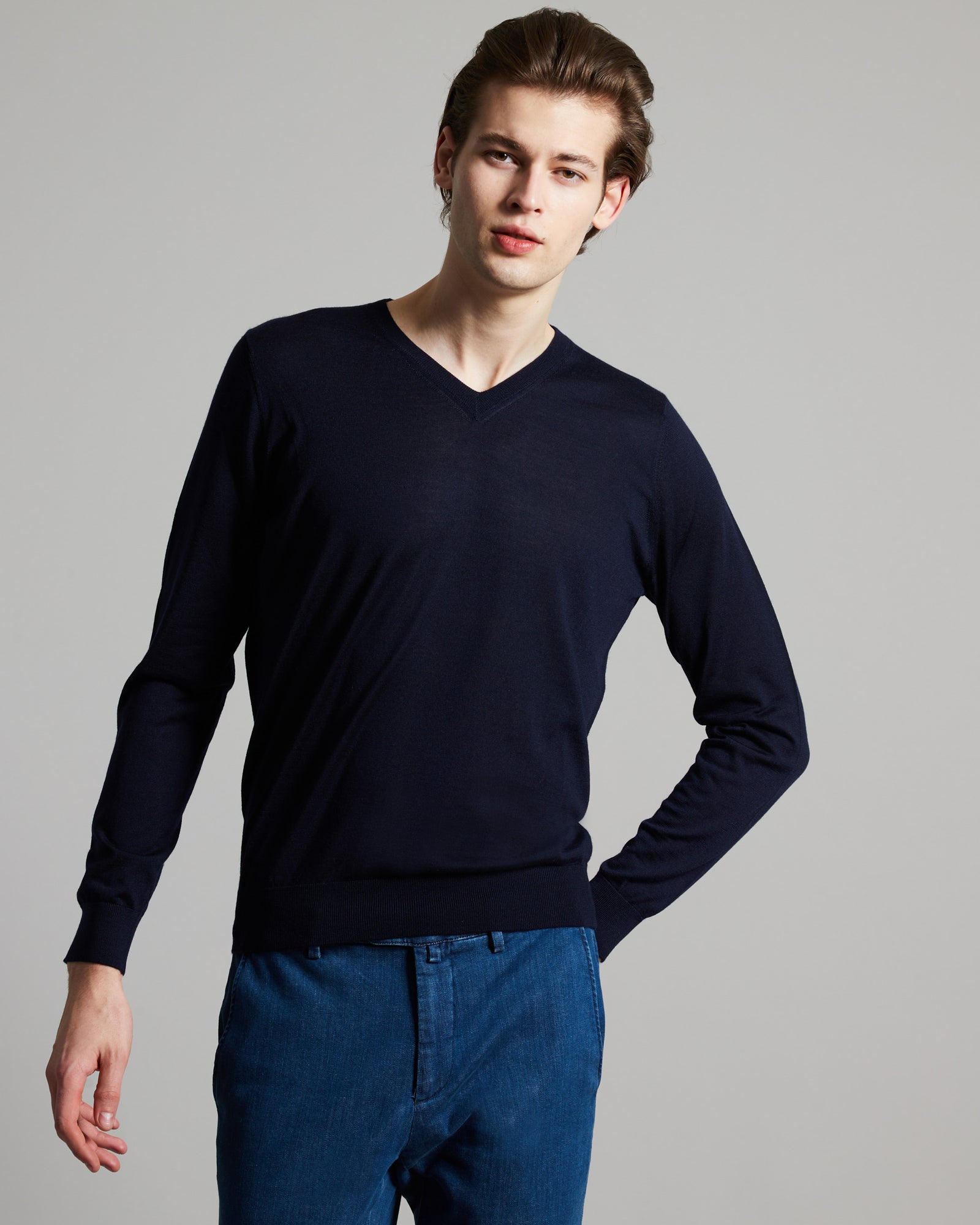 Blue cashmere and silk men's V-neck sweater
