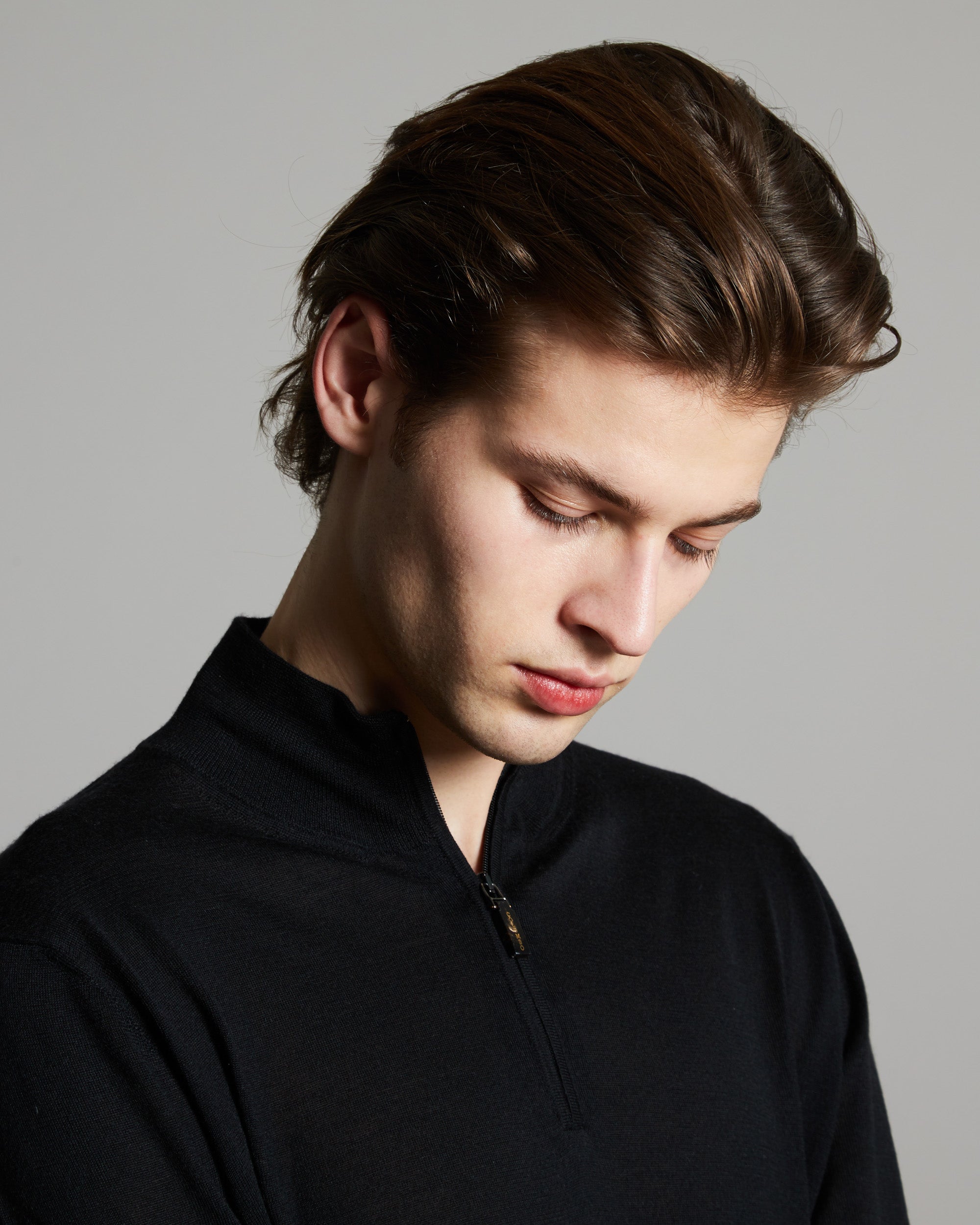 Black cashmere and silk men's zipped mock neck sweater