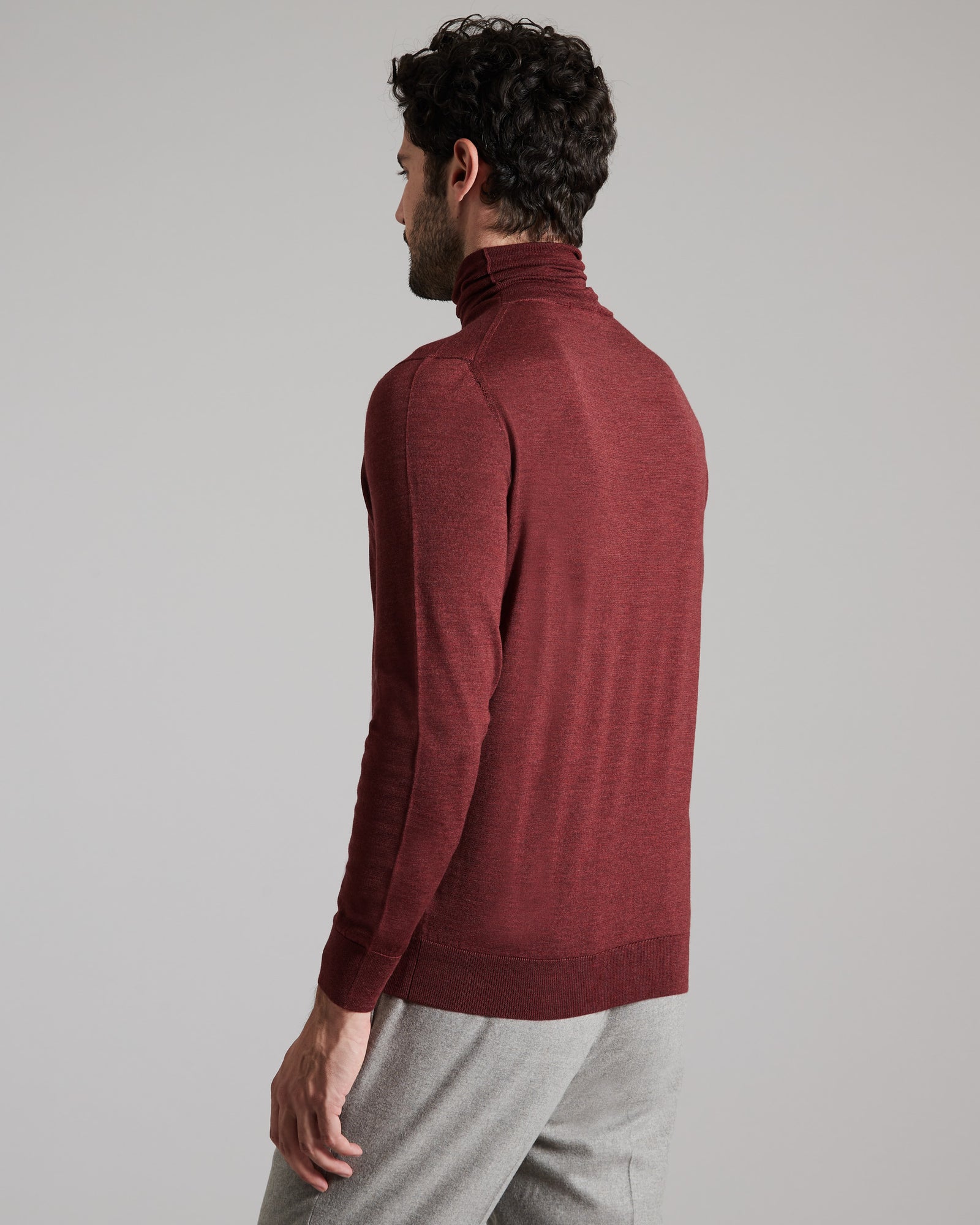 Bordeaux cashmere and silk men's turtleneck sweater