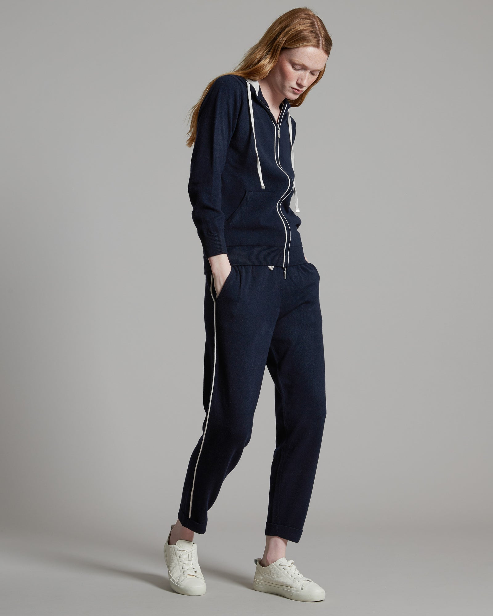Navy blue Kid Cashmere hoodie with cashmere and silk profiles