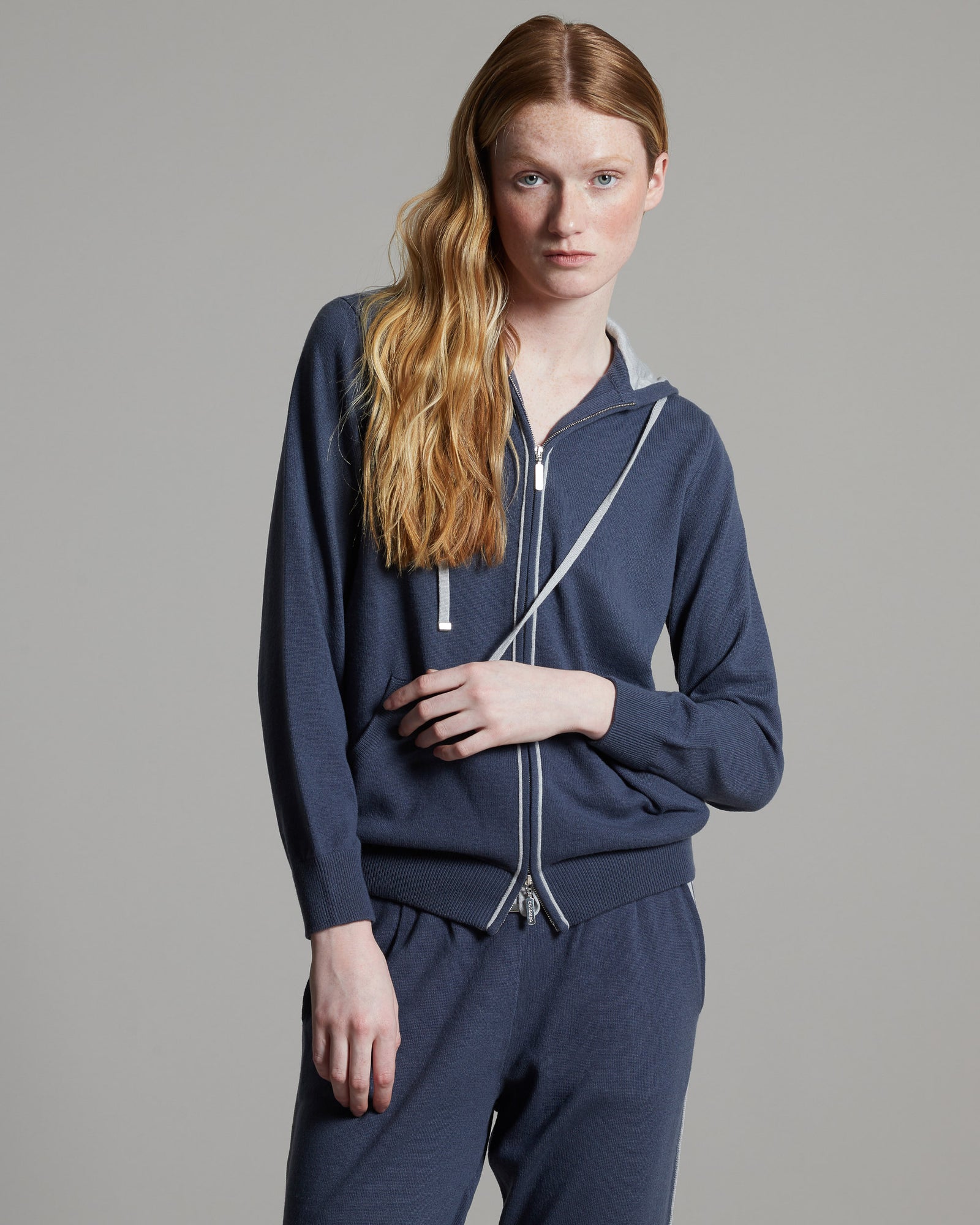 Light blue Kid Cashmere hoodie with cashmere and silk profiles