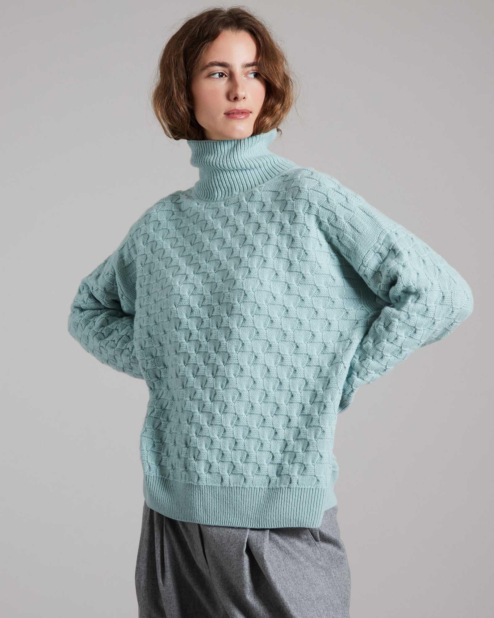 three dimensional Kid Cashmere turtle-neck sweater in light green